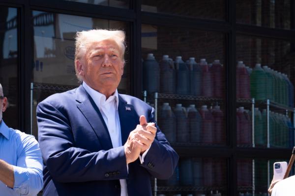 Former AG Barr Says Trump's Georgia Indictment 'Too Broad,' Likely Not Triable Before 2024 Election 3 Former President Donald Trump arrives at the Iowa State Fair in Des Moines, Iowa, on Aug. 12, 2023. (Madalina Vasiliu/The Epoch Times)