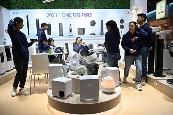 Visitors look at home appliances at the Hong Kong Spring Electronics Fair on April 12, 2023. (Peter Parks/AFP)