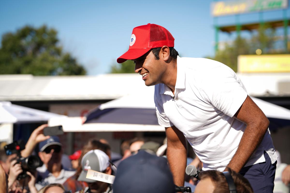 Republican presidential candidate Vivek Ramaswamy speaks at the Iowa State Fair in Des Moines, Iowa, on Aug. 12, 2023. (Madalina Vasiliu/The Epoch Times)