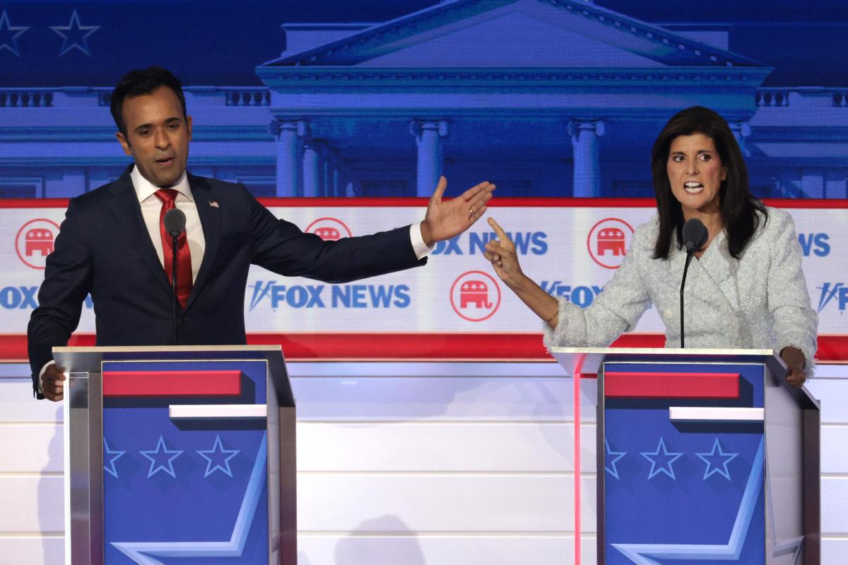 Nikki Haley Gains Ground in US Presidential Race | USNN World News Vivek Ramaswamy (L) and former U.N. Ambassador Nikki Haley participate in the first debate of the GOP primary season hosted by FOX News at the Fiserv Forum in Milwaukee, Wis., on Aug. 23, 2023. (Win McNamee/Getty Images)