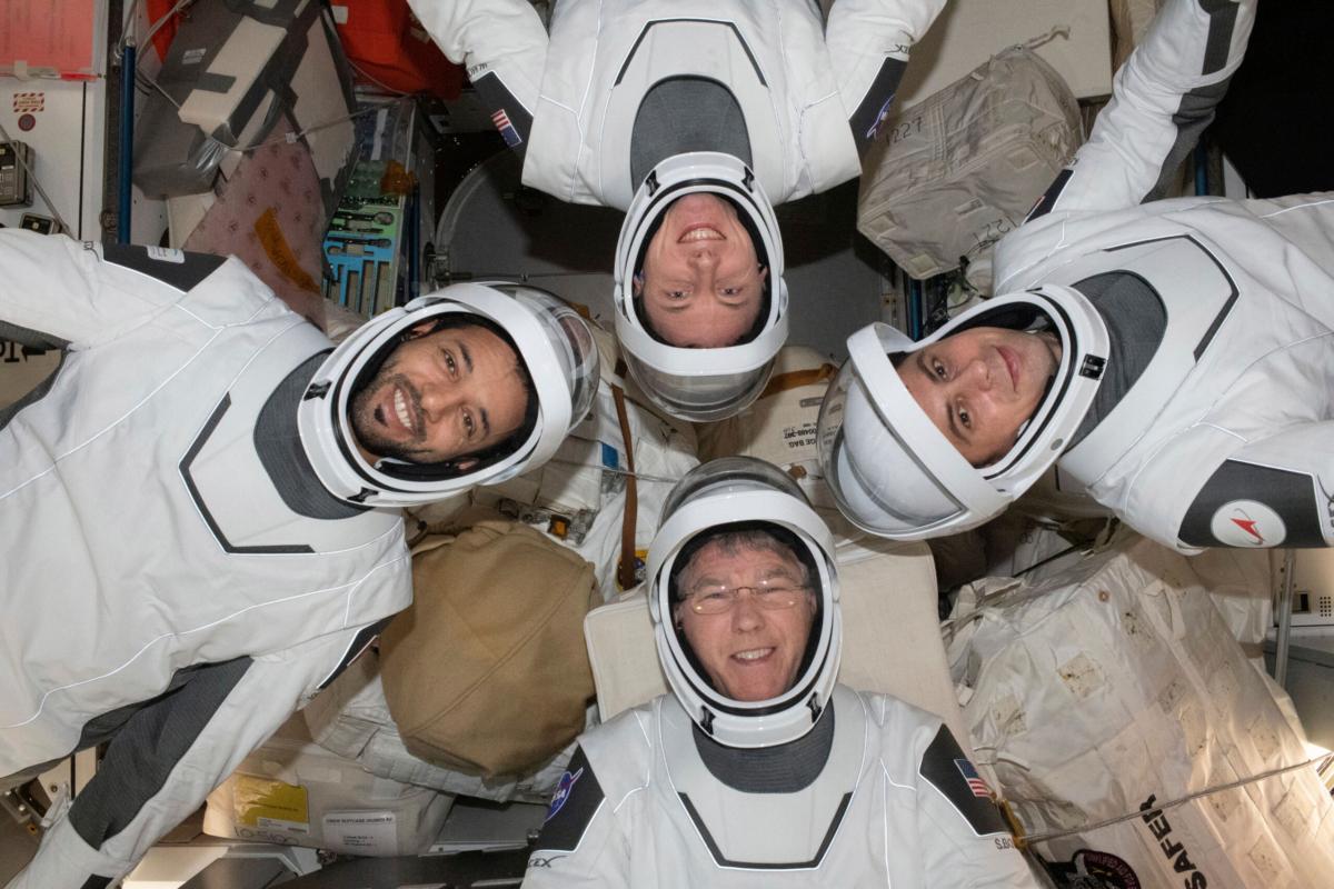 Astronauts Return to Earth in SpaceX Capsule to Wrap up 6-Month Station Mission | USNN World News Clockwise from bottom, NASA astronaut Stephen Bowen, United Arab Emirates astronaut Sultan al-Neyadi, NASA astronaut Warren (Woody) Hoburg, and Roscosmos cosmonaut Andrei Fedyaev pose for a portrait in their pressure suits aboard the International Space Station in May 2023. (NASA via AP)