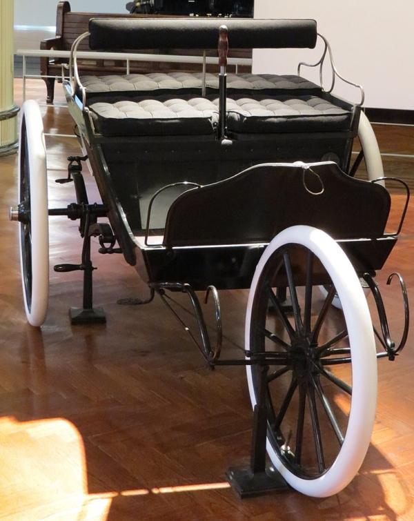 The 1899 Duryea on display at the Henry Ford Museum. (AutomaticStrikeout/CC BY-SA 3.0)