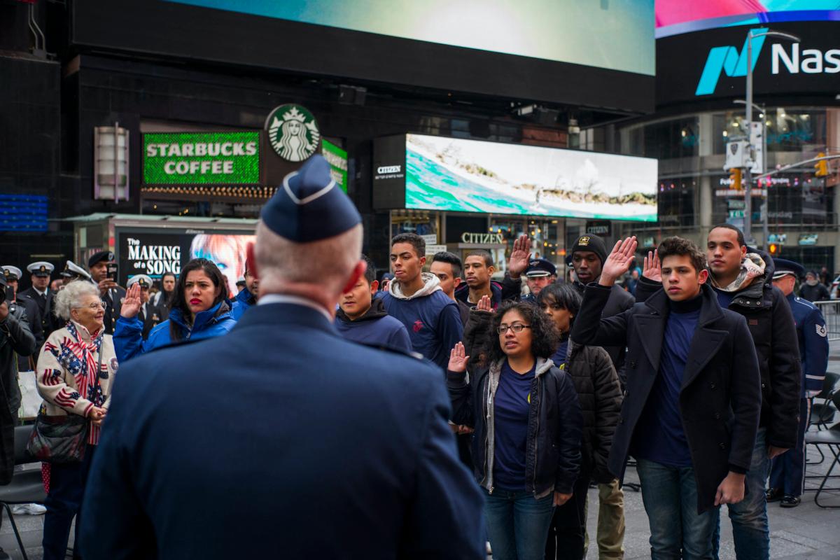 U.S. Air Force Recruiting Service Commander Major General Garrett Harencak administrates an oath ceremony for the new recruits outside the renovated Times Square Recruiting Station in New York on Nov. 10, 2017. (Jewel Samad/AFP via Getty Images)