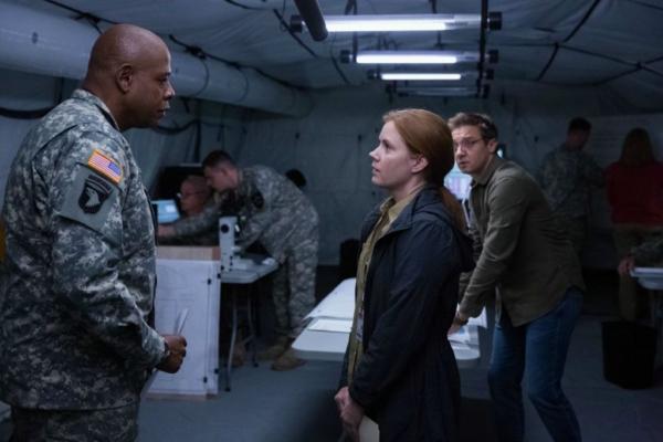 (L–R) Army Colonel G.T. Weber (Forest Whitaker), Dr. Louise Banks (Amy Adams), and physicist Ian Donnelly (Jeremy Renner) in “Arrival.” (Paramount Pictures)