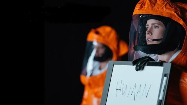 Dr. Louise Banks (Amy Adams, R) in “Arrival.” (Paramount Pictures)