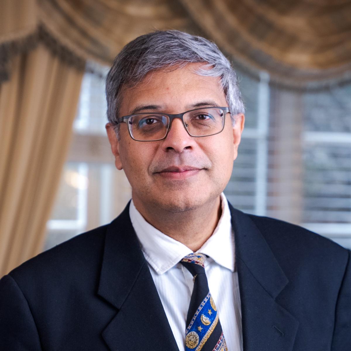 Dr. Jay Bhattacharya, professore di politica sanitaria presso la School of Medicine della Stanford University. (Tal Atzmon/The Epoch Times)