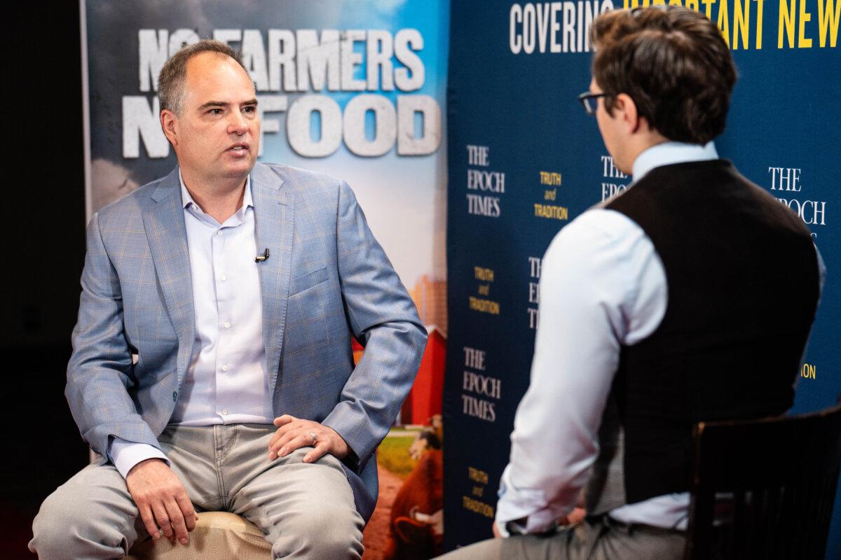 James Taylor (L), president at The Heartland Institute, speaks with Roman Balmakov, host of "Facts Matter," at the world premiere of the Epoch Times documentary “No Farmers No Food: Will You Eat The Bugs?”—which was directed by Mr. Balmakov—in Irving, Texas, on Sept. 22, 2023. (Samira Bouaou/The Epoch Times)
