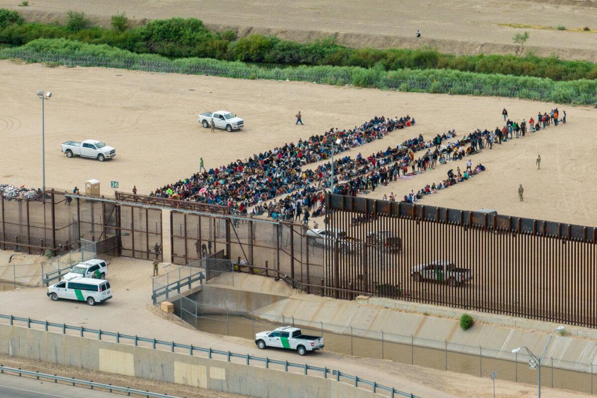 In an aerial view, migrants are seen grouped while waiting to be processed on the Ciudad Juarez side of the border in El Paso, Texas, on Sept. 21, 2023. (Brandon Bell/Getty Images/TNS)