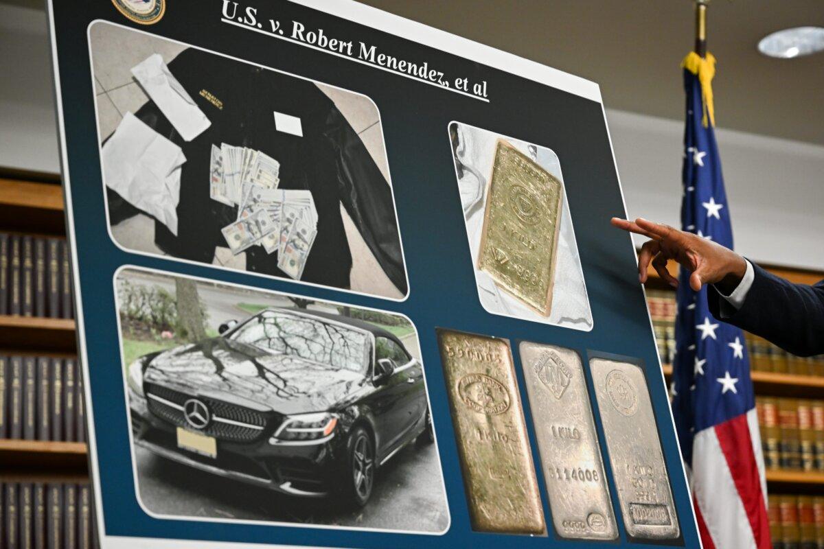 Damian Williams, U.S. Attorney for the Southern District of New York, pointed to photos showing cash and gold that seized from of U.S. Sen. Robert Menendez (D-N.J.) during a press conference at the SDNY office in New York City on September 22, 2023.  (Alexi J. Rosenfeld/Getty Images)