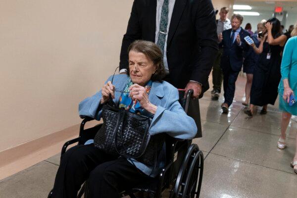 Senator Dianne Feinstein Dies at 90 | USNN World News Sen. Dianne Feinstein (D-Calif.) heads to a vote on Capitol Hill in Washington on Sept. 6, 2023. (Alex Brandon/AP Photo)