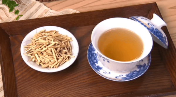 White grassroot tea. (Courtesy of Dr. Hu Naiwen)