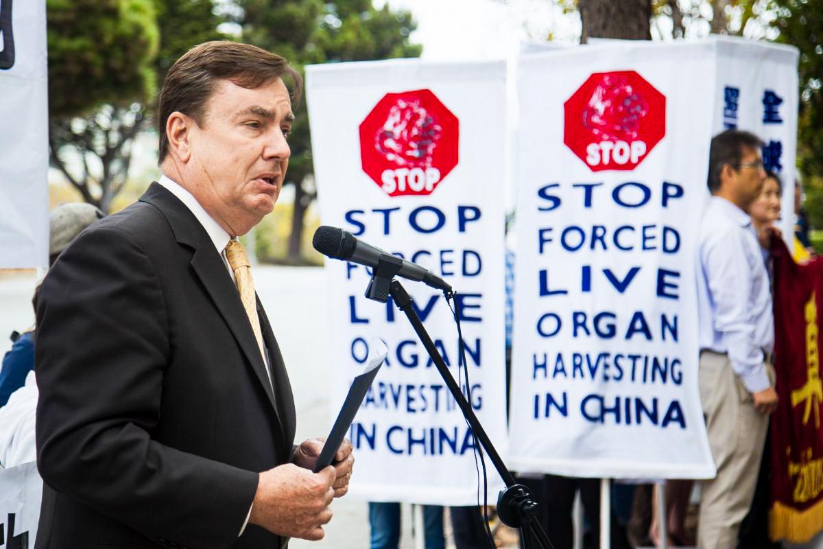 Then-state Sen. Joel Anderson speaks at a rally, which is held to protest against the Chinese regime's actions, in front of the Chinese consulate in San Francisco on Sept. 8, 2017. (Lear Zhou/Epoch Times)