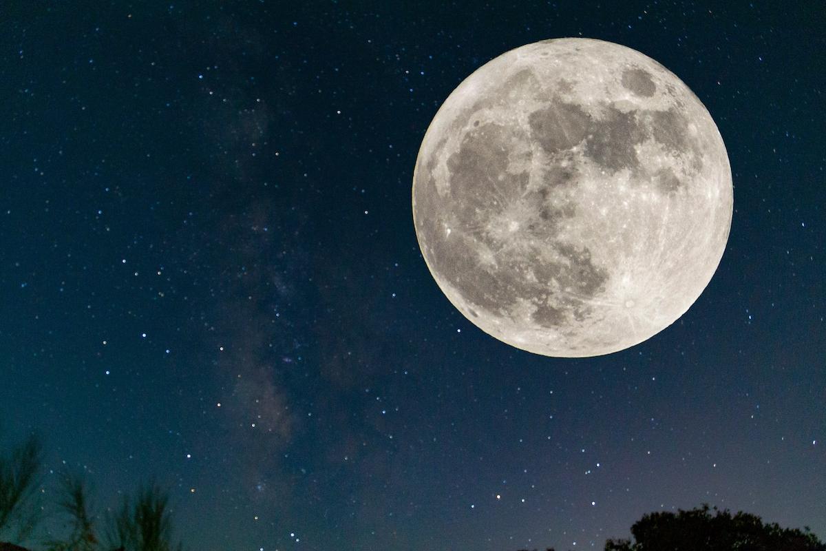 A photo of the full Hunter's Moon taken in Madrid, Spain. (Illustration - Fernando Astasio Avila/Shutterstock)