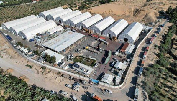 Israel Vows to Increase Attacks on Hamas as US Pushes for More Aid Into Gaza | USNN World News Humanitarian aid trucks arriving from Egypt after having crossed through the Rafah border crossing arriving at a storage facility in Khan Yunis in the southern Gaza Strip, on Oct. 21, 2023. (Belal Al Sabbagh/AFP via Getty Images)