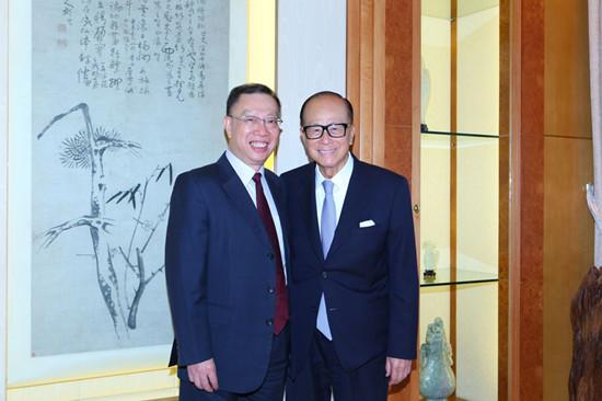 Huang Jiefu (L) and Li Ka-shing. (China News Online)