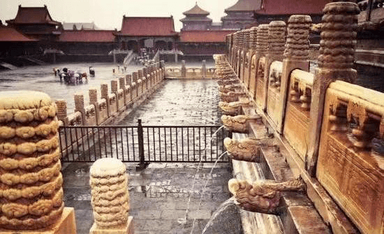 The ornate water spouts of the drainage system in the Forbidden City, in Beijing, China. (Weibo.com)