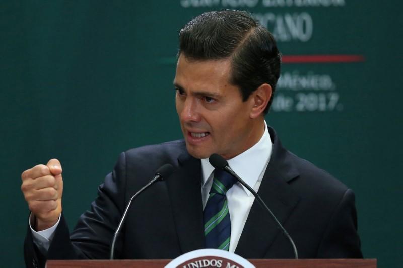 Mexico's President Enrique Pena Nieto during an event to recognize the contributions made by members of the Mexican foreign service, in Mexico City, Mexico on April 28, 2017. (REUTERS/Edgard Garrido)