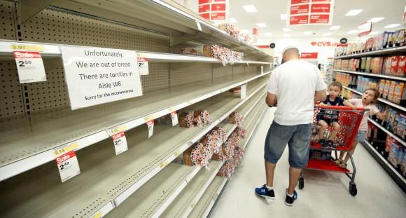Shoppers encounter empty bread shelves ahead of the arrival of Hurricane Irma at a supermarket in Kissimmee, Florida, U.S. September 8, 2017. (Reuters/Gregg Newton)