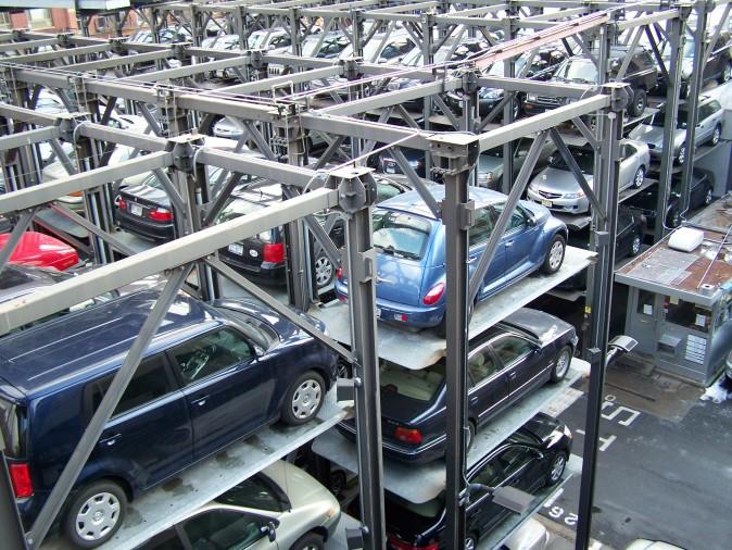 Stacked parking in New York City. (Jérôme/CC BY-SA 3.0)