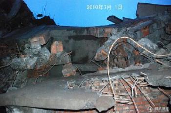 The suddenly collapsed building, which was still under construction (Chinese blogger)