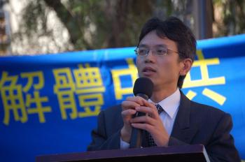 Chen Yonglin, the former first secretary of the Sydney Chinese Consulate General who defected to Australia in 2005. (James Burke/The Epoch Times) Chen Yonglin, the former first secretary of the Sydney Chinese Consulate General who defected to Australia in 2005. (James Burke/The Epoch Times)