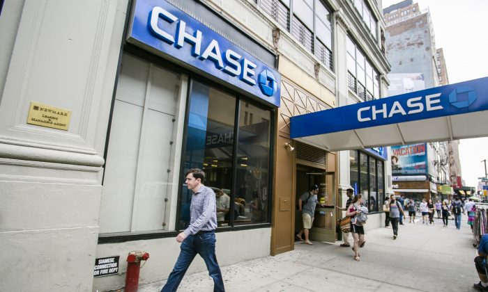 Chase bank in the Chelsea neighborhood of Manhattan on July 7, 2015. (Samira Bouaou/Epoch Times)