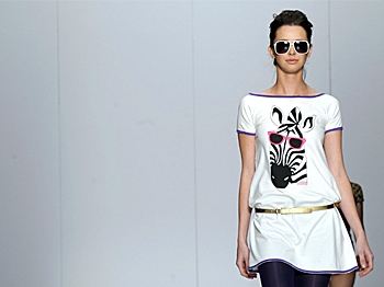 COOL SHADES: A zebra wearing shades in this creation from designer 'UNDACOVA' during the Cape Town Fashion Week. (Gianluigi Guercia/AFP/Getty Images) COOL SHADES: A zebra wearing shades in this creation from designer 'UNDACOVA' during the Cape Town Fashion Week. (Gianluigi Guercia/AFP/Getty Images)