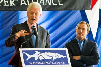 President Bill Clinton (L) and Robert F. Kennedy, Jr. inspire the crowd at the 10th Waterkeepers Alliance conference Thursday. Clinton said the U.S. needs a new job source every five to eight years, and this one needs to be green. (Mingguo Sun/The Epoch Times) President Bill Clinton (L) and Robert F. Kennedy, Jr. inspire the crowd at the 10th Waterkeepers Alliance conference Thursday. Clinton said the U.S. needs a new job source every five to eight years, and this one needs to be green. (Mingguo Sun/The Epoch Times)