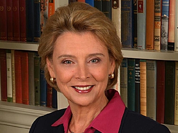 Christine Gregoire, Governor of Washington State, was among several governmental dignitaries from around the state to welcome Divine Performing Arts to Seattle。 Christine Gregoire, Governor of Washington State, was among several governmental dignitaries from around the state to welcome Divine Performing Arts to Seattle。