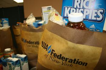 FEEDING THE UNDERNOURISHED: A local Jewish organization gives $400,000 to feed the poor and another $600,000 for increased operating expenses as they prepare for the economic crisis to hit poor Jewish people in New York. (Katy Mantyk/The Epoch Times) FEEDING THE UNDERNOURISHED: A local Jewish organization gives $400,000 to feed the poor and another $600,000 for increased operating expenses as they prepare for the economic crisis to hit poor Jewish people in New York. (Katy Mantyk/The Epoch Times)