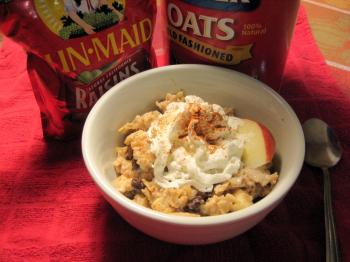 OATMEAL: Once thought of as a bland breakfast, oatmeal is fast becoming again America's breakfast favorite. (Maureen Zebian/Epoch Times) OATMEAL: Once thought of as a bland breakfast, oatmeal is fast becoming again America's breakfast favorite. (Maureen Zebian/Epoch Times)