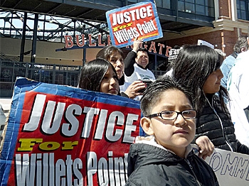 RAZE AND RELOCATE: Workers and policymakers protest the closing of 18 Willets Point businesses in the past two weeks. (Christine Lin/The Epoch Times) RAZE AND RELOCATE: Workers and policymakers protest the closing of 18 Willets Point businesses in the past two weeks. (Christine Lin/The Epoch Times)