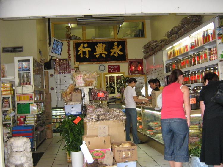 Chinese herbal practitioners and dispensers will fall under the same level of regulation as doctors, optometrists or dentists. (The Epoch Times)
