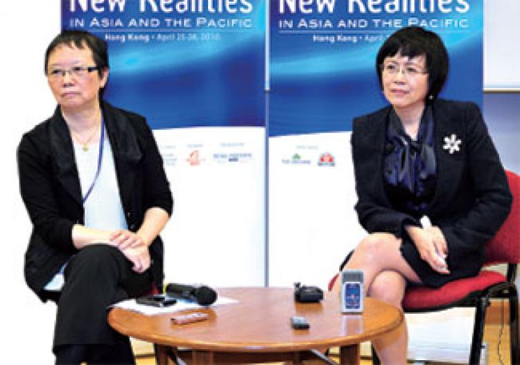 Hu Shuli in a Q&A session during the International Media Conference in Hong Kong in April. (Sima Ri/New Epoch Weekly)