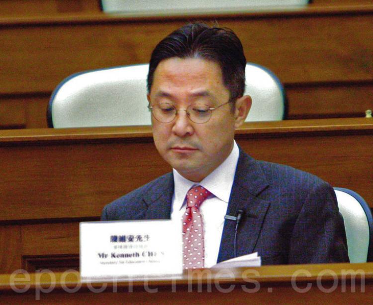 Acting Secretary for Education, Kenneth Chen Wei-on attended the briefing due to illness of the Secretary for Education, Michael Suen Ming Yeung. (The Epoch Times)