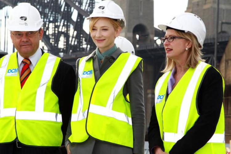 Mr Frank Sartor,Cate Blanchett and Virginia Judge pose for media on the roof top at the Sydney Theatre Company's 'Greening The Wharf' media call. ( Mike Flokis/Getty Images)