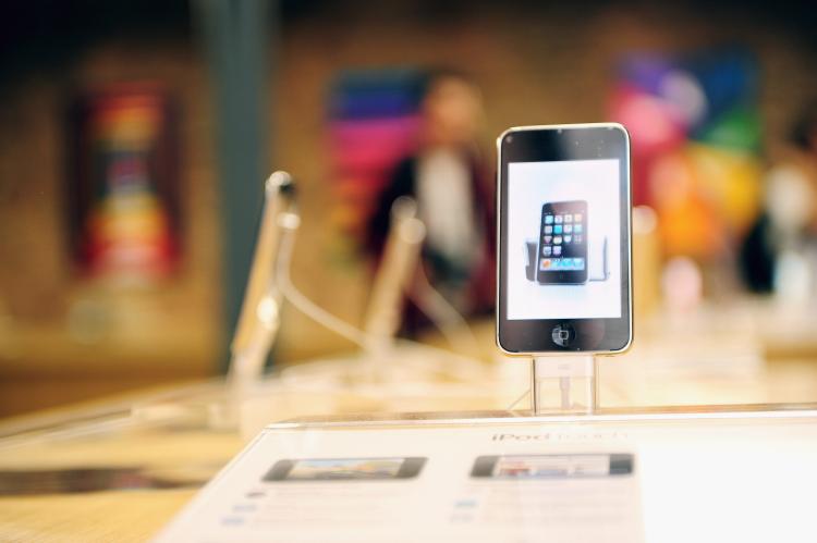 A display of Apple iPhone products on display in the new Apple Store In Covent Garden on August 5, 2010 in London, England. (Ian Gavan/Getty Images)