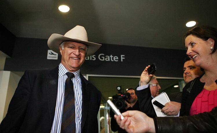 Independent Bob Katter speaks to the media at Canberra Airport on August 24. Australia faces its first hung parliament since World War 2. (Stefan Postles/Getty Images)