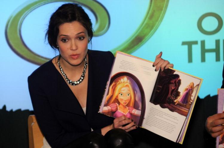 Mandy Moore reads to children to promote her new movie 'Tangled' at the Disney Store on Nov. 19, 2010, in New York City. (Bryan Bedder/Getty Images)