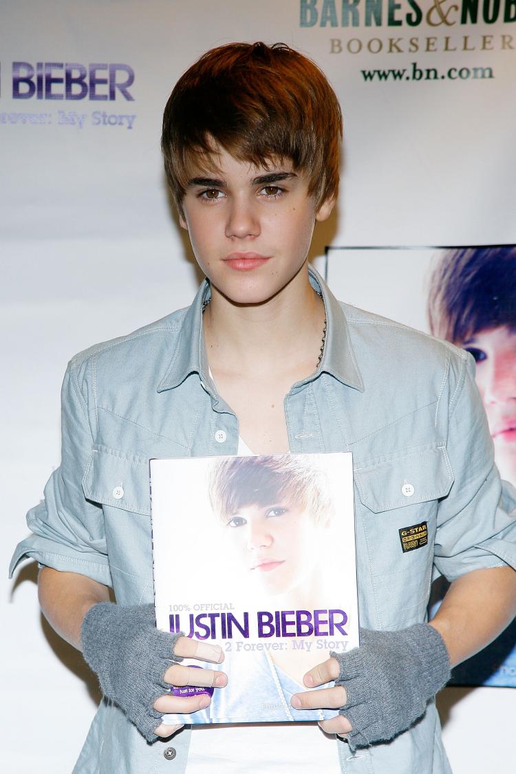 Justin Bieber promotes his new book 'First Step 2 Forever' at Barnes & Noble, 5th Avenue on Nov. 26, in New York City. (Andy Kropa/Getty Images)