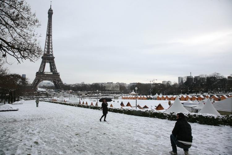 The Eiffel tower is seen as heavy snow hits Paris on December 19, 2010 in Paris, France. Heavy snowfall is causing chaos in UK and around Europe. In France, Paris' Charles de Gaulle cut air traffic by 25% as snow blanketed the capital. ( Marc Piasecki/Getty Images)