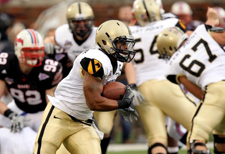 Running back Patrick Mealy #5 of the Army Black Knights runs the ball against the SMU Mustanges during the Bell Helicopter Armed Forces Bowl at Gerald J. Ford Stadium on December 30, 2010 in Dallas, Texas. (Ronald Martinez/Getty Images)