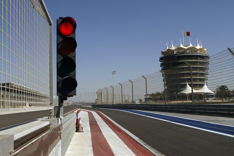 A traffic light is turned red at the empty Formula 1 race track at Bahrain International Circuit on Feb. 20, 2011 in Manama, Bahrain. (John Moore/Getty Images)