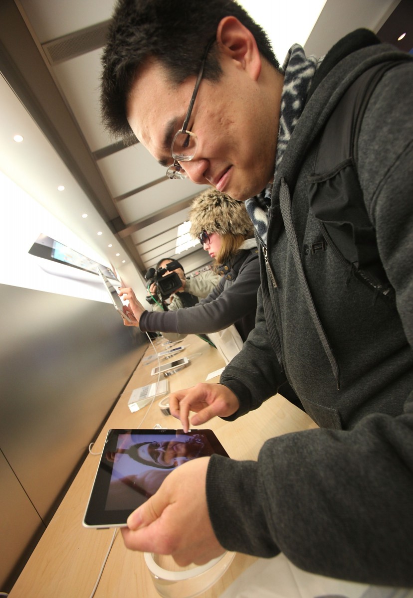 Customers try out the the new iPad 2 shortly after it went on sale at the Fifth Avenue Apple store March 11, 2011 in New York City. (Getty Images)