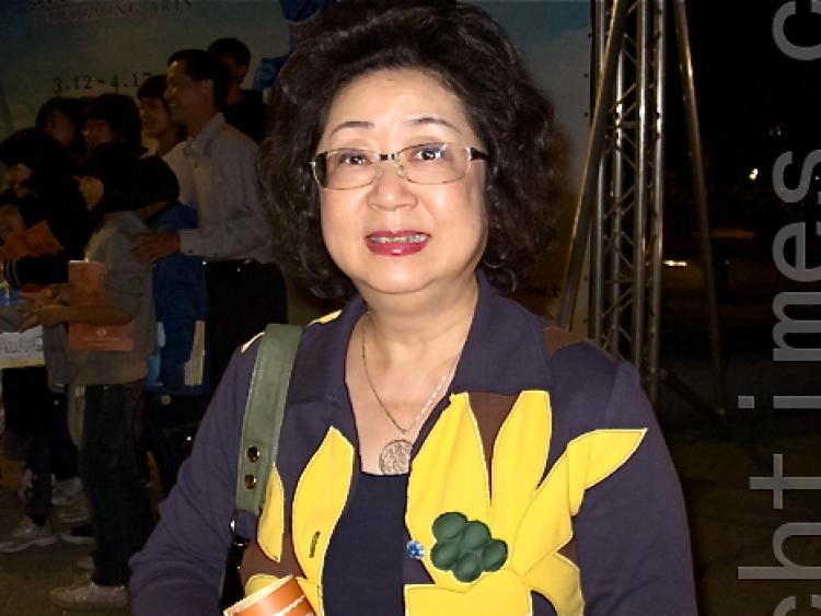 Ms. Fan Sun-Lu, Consultant of Kaohsiung City government and former Political Deputy Minister, Ministry of Education, attends the Shen Yun Performing Arts International Company's show on April 7, 2011 in Kaohsiung, Taiwan. (Li Yao-Yu/The Epoch Times)