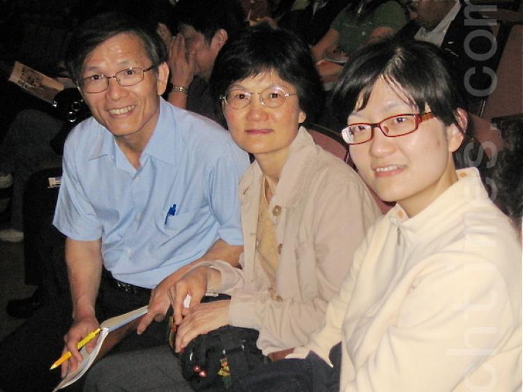 Lu Jibao (L), chairman of Pingtung County Jiuru Township Association for Education, along with his family, attended Shen Yun Performing Arts International Company's show in Kaohsiung, on April 9, 2011. (He Xiu-E/The Epoch Times)