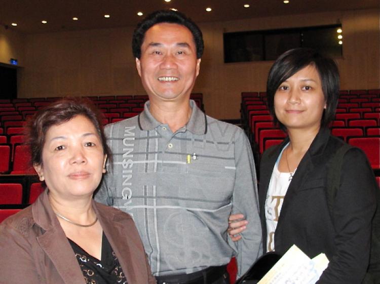 Mr. Wu Rongjin, Chairman of Liang Gong Engineering Co., watched Shen Yun Performing Arts International Company's first show in Tainan City with family members on April 13. (Li Yaoyu/The Epoch Times)