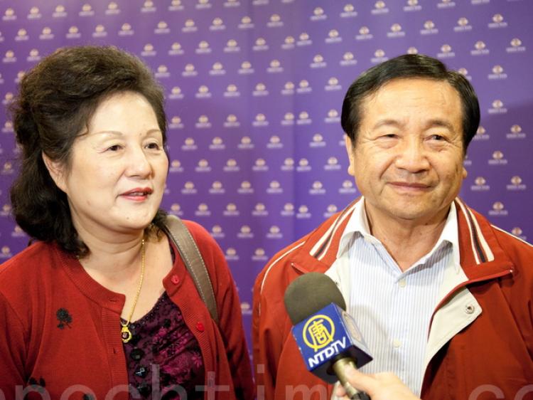 Xie Yongtian and his wife praised Shen Yun Performing Arts after watching the performance in Tainan, on April 13. (Soonly/The Epoch Times)