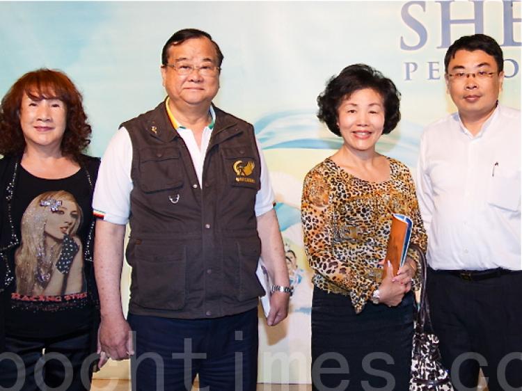 Ms. Dai Meiho, Chairwoman of Tainan City Embroidery Association (2nd R), and Mr. Su Chiumu, (2nd L) Chairman of Tainan City Elite Club, and Mr. Su's wife (1st L).  (Cheng Soonly/The Epoch Times)