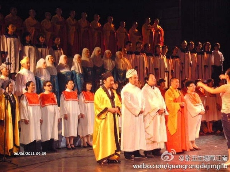 Individuals said to be representatives of China's five major religions, Buddhism, Taoism, Islam, Catholicism and Protestantism, on stage together singing 'red culture' songs, garbed in their religious attire. (Weibo.com)